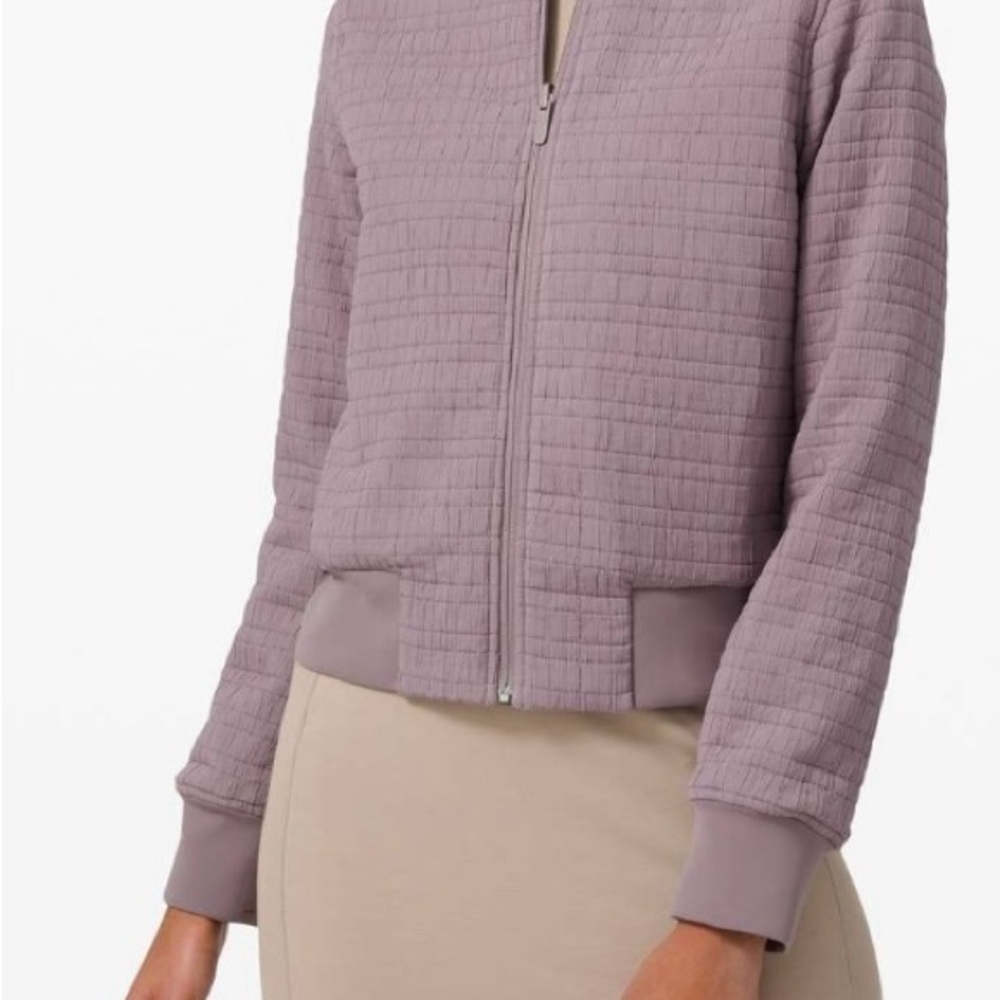 2020-Lululemon Serene Travels Bomber
Lunar Rock size 4